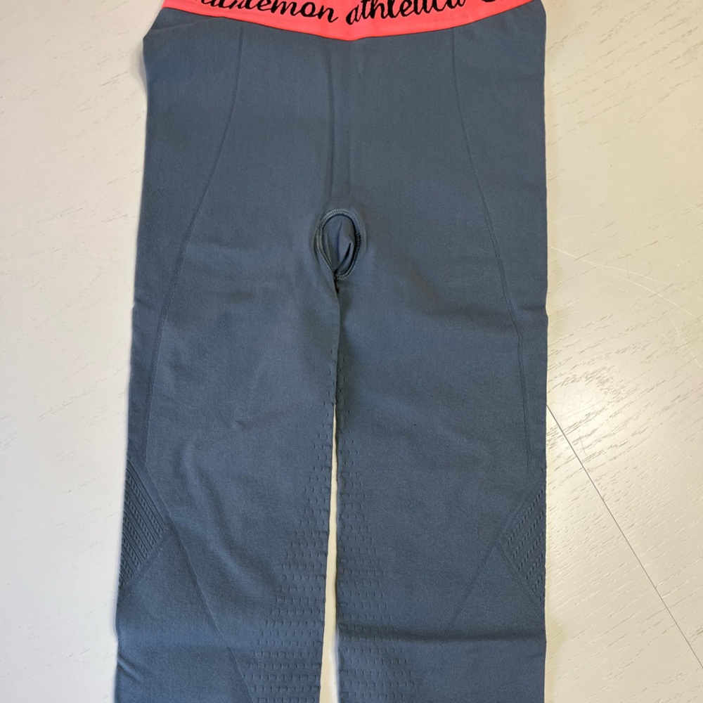 Lululemon leggings or tights